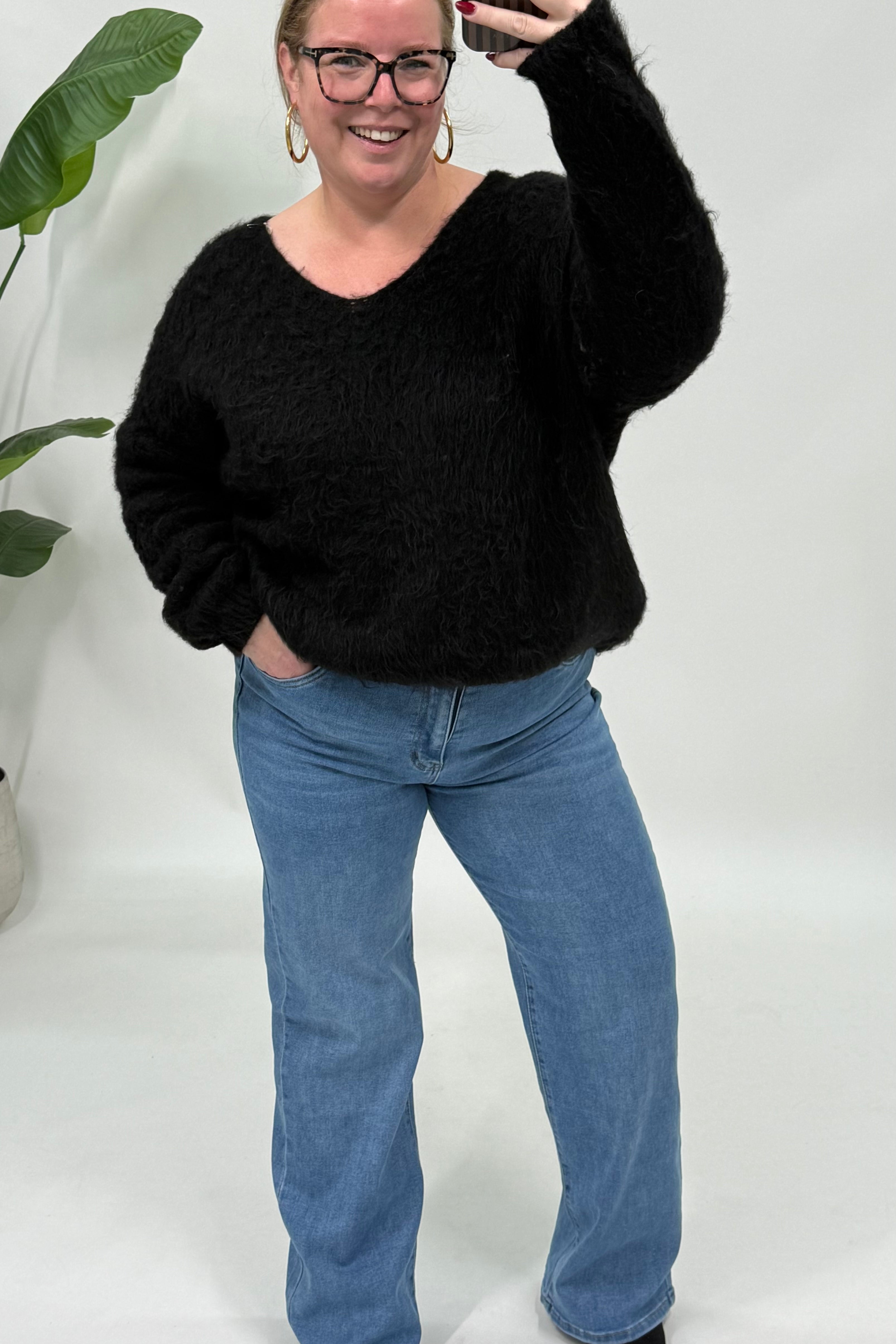 ZACHTE FLUFFY V-HALS TRUI ZWART