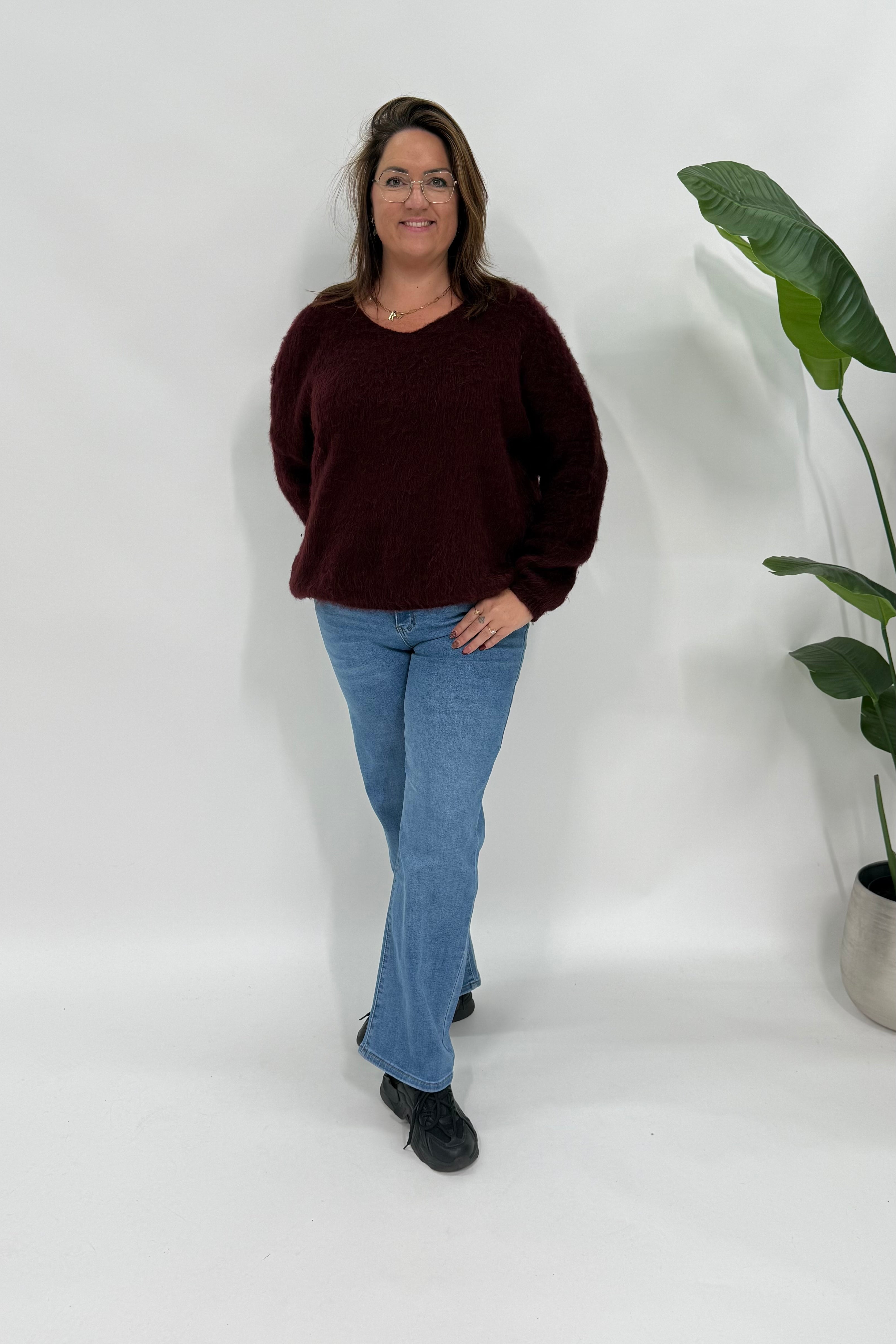 ZACHTE FLUFFY V-HALS TRUI BURGUNDY