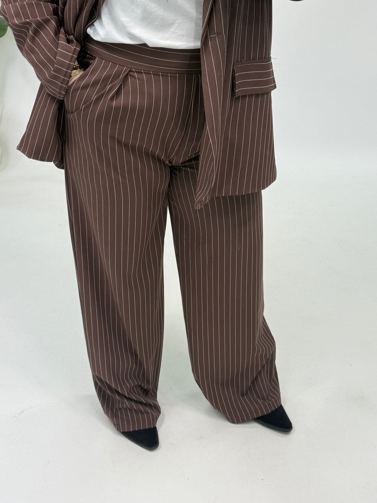KRIJTSTREEP PANTALON BRUIN