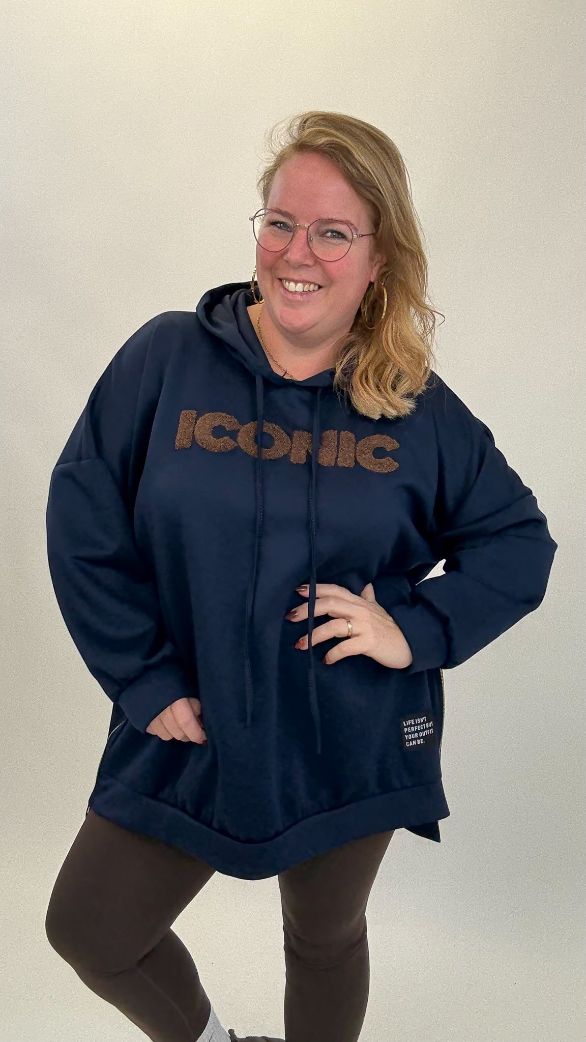 ICONIC HOODIE MET RITS - 1806