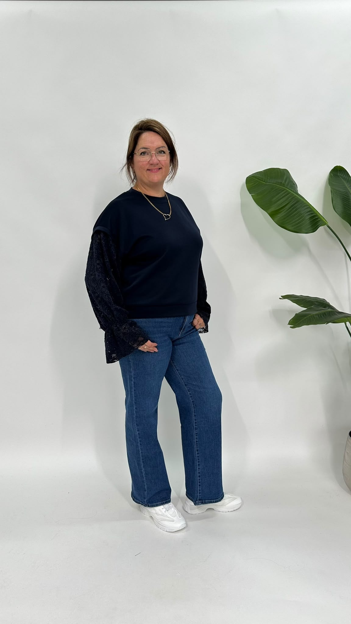 SWEATER MET LACE MOUW ZWART