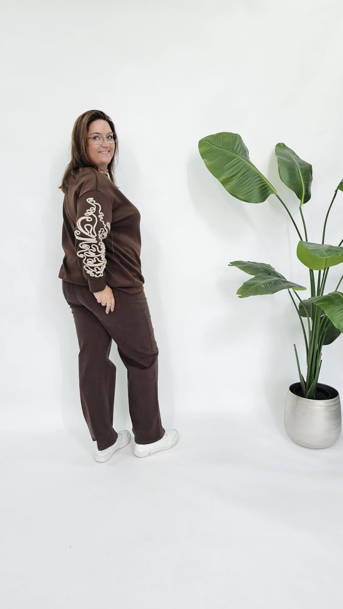 SWEATER MET SIERKOORD MOUW ESPRESSO
