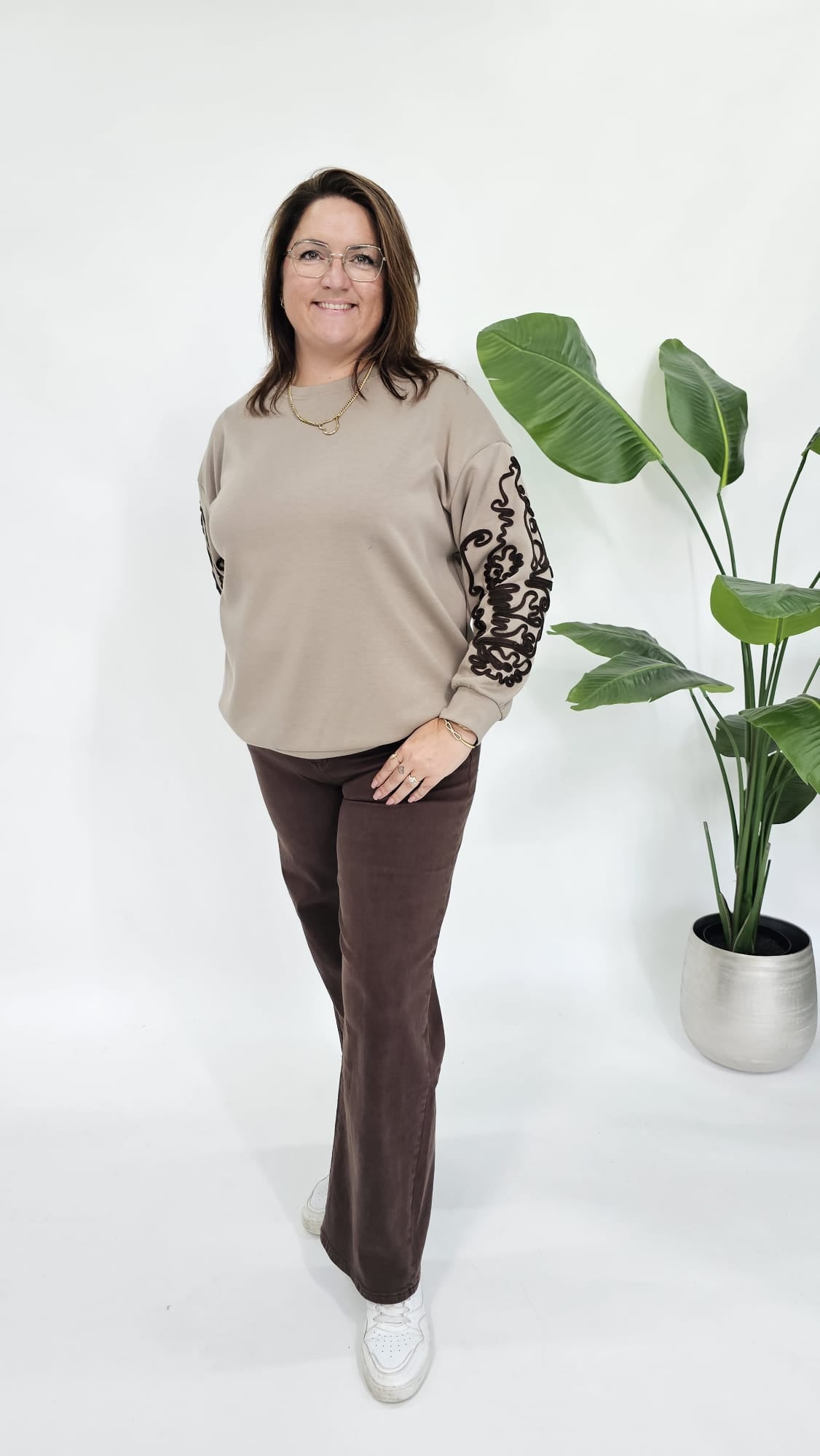 SWEATER MET SIERKOORD MOUW BEIGE